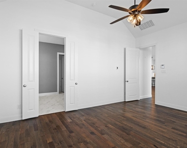 14220 Greenside Drive - Photo Thumbnail 17