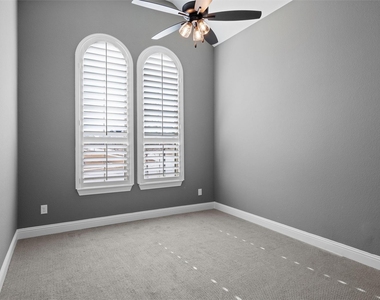 14220 Greenside Drive - Photo Thumbnail 3
