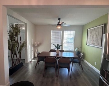 1609 Blakely Place - Photo Thumbnail 6
