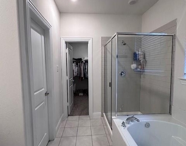 1609 Blakely Place - Photo Thumbnail 11