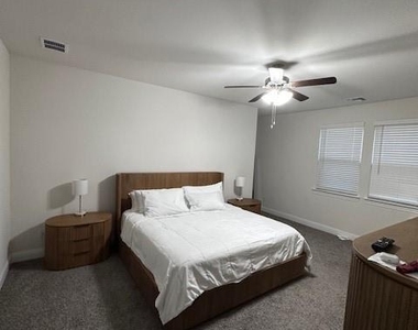 1609 Blakely Place - Photo Thumbnail 10