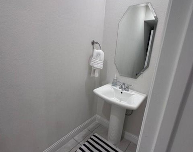 1609 Blakely Place - Photo Thumbnail 8
