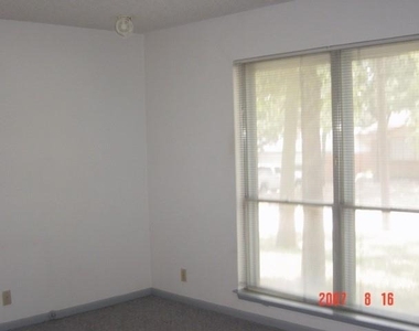61 Somerset Terrace - Photo Thumbnail 11
