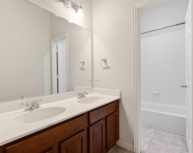 2633 Deer Hollow Drive - Photo Thumbnail 18
