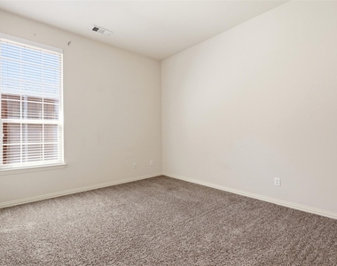 2633 Deer Hollow Drive - Photo Thumbnail 20