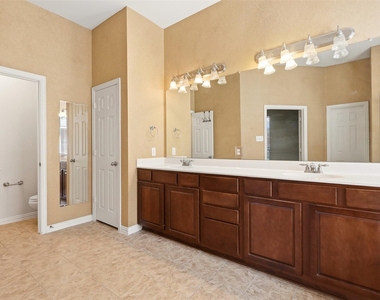 2633 Deer Hollow Drive - Photo Thumbnail 13