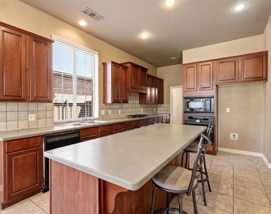 2633 Deer Hollow Drive - Photo Thumbnail 6