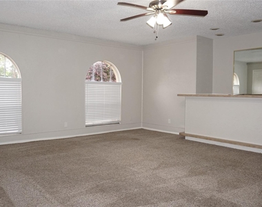 2308 Warwick Court - Photo Thumbnail 7