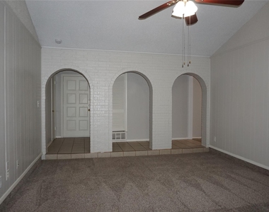 2308 Warwick Court - Photo Thumbnail 3