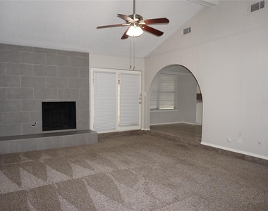 2308 Warwick Court - Photo Thumbnail 2