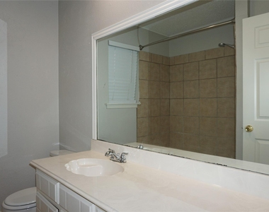 2308 Warwick Court - Photo Thumbnail 17