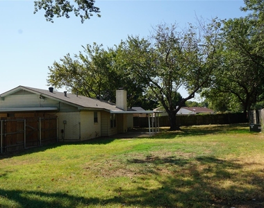 2308 Warwick Court - Photo Thumbnail 20