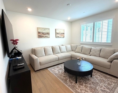 4254 Jasmine Lane - Photo Thumbnail 3