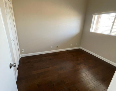 924 Lighthouse Way - Photo Thumbnail 19