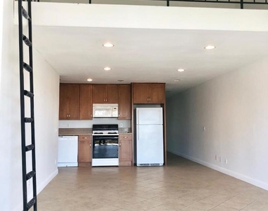 924 Lighthouse Way - Photo Thumbnail 7