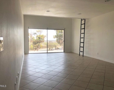 924 Lighthouse Way - Photo Thumbnail 3