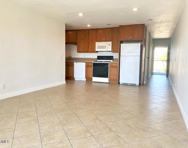 924 Lighthouse Way - Photo Thumbnail 8