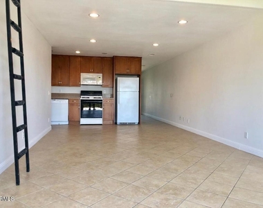 924 Lighthouse Way - Photo Thumbnail 6