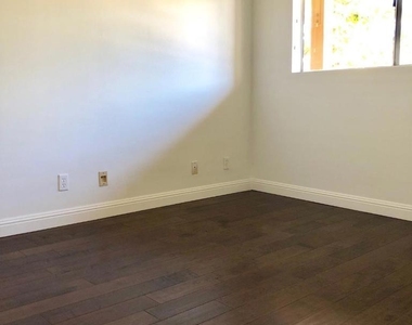 924 Lighthouse Way - Photo Thumbnail 14