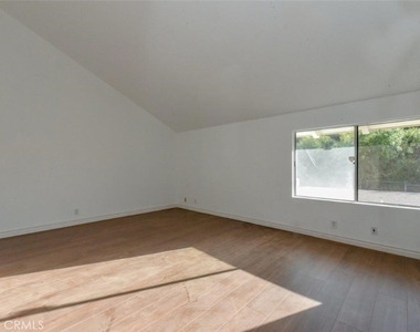 2057 Dacian Street - Photo Thumbnail 17