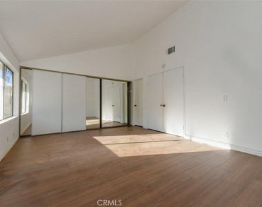 2057 Dacian Street - Photo Thumbnail 15