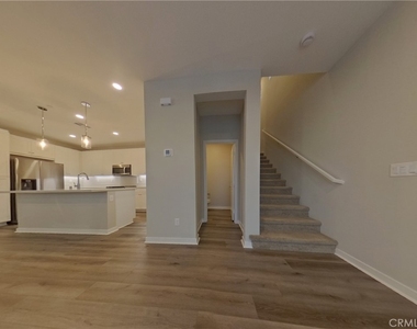 28083 Rosetta Street - Photo Thumbnail 3