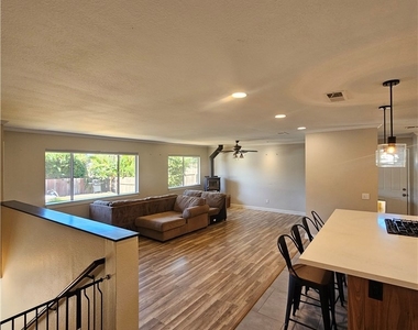 1733 Hillcrest Lane - Photo Thumbnail 1