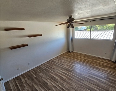 1733 Hillcrest Lane - Photo Thumbnail 8