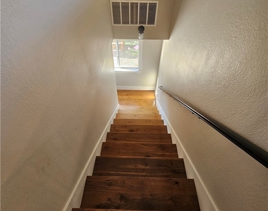 1733 Hillcrest Lane - Photo Thumbnail 12