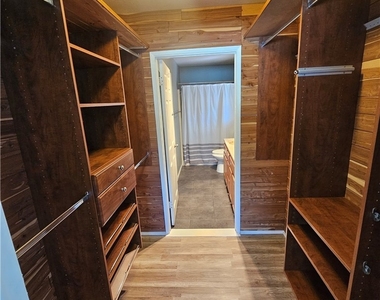 1733 Hillcrest Lane - Photo Thumbnail 9