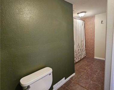 1733 Hillcrest Lane - Photo Thumbnail 17