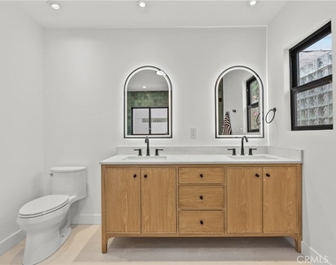 13636 Riverside - Photo Thumbnail 9