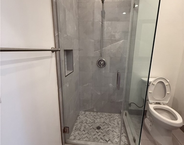 17843 Victory Blvd - Photo Thumbnail 7