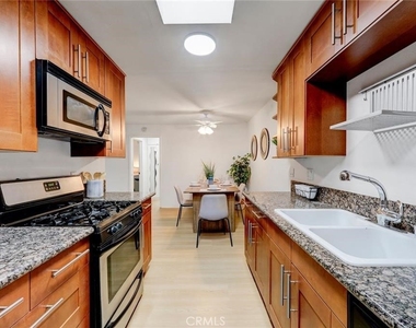 11138 Aqua Vista Street - Photo Thumbnail 5