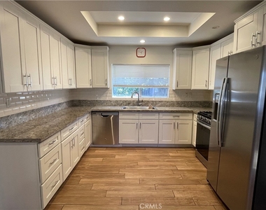 19410 Cohasset Street - Photo Thumbnail 7