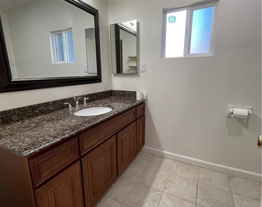19410 Cohasset Street - Photo Thumbnail 11