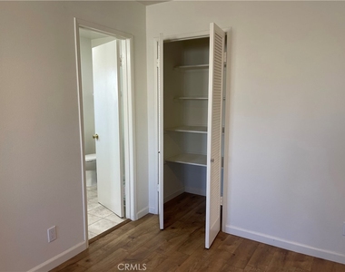 19410 Cohasset Street - Photo Thumbnail 13