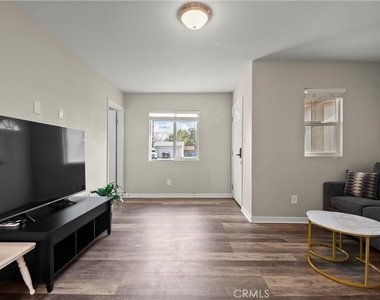 217 E Carroll Avenue - Photo Thumbnail 6