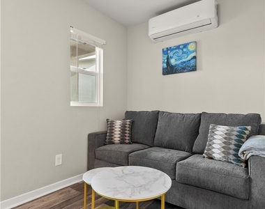 217 E Carroll Avenue - Photo Thumbnail 7