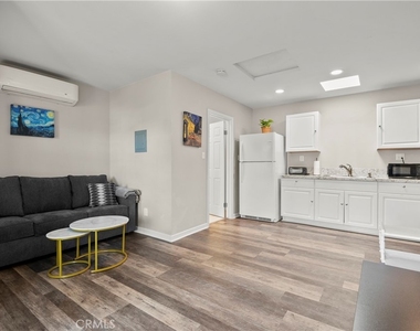 217 E Carroll Avenue - Photo Thumbnail 4