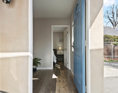 217 E Carroll Avenue - Photo Thumbnail 2