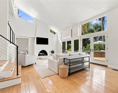 3635 Serra Road - Photo Thumbnail 5