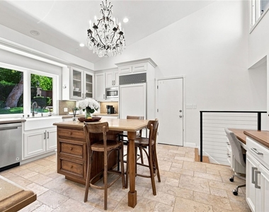 3635 Serra Road - Photo Thumbnail 8
