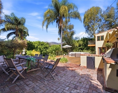 3635 Serra Road - Photo Thumbnail 33