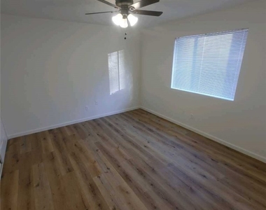 1800 W Avenue J15 - Photo Thumbnail 6