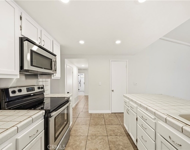 27546 Evron Avenue - Photo Thumbnail 13