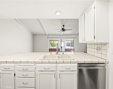27546 Evron Avenue - Photo Thumbnail 14