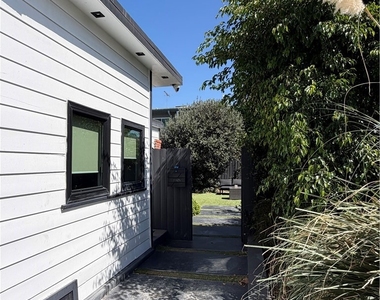 11525 Moorpark Street - Photo Thumbnail 38