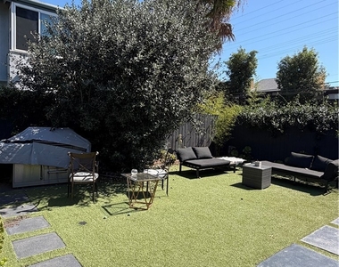 11525 Moorpark Street - Photo Thumbnail 21