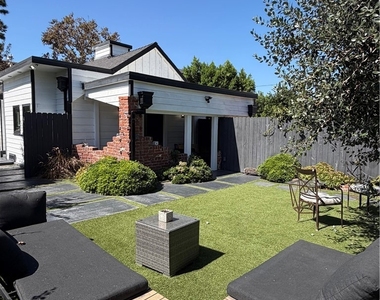 11525 Moorpark Street - Photo Thumbnail 20